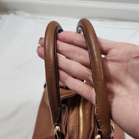 Michael Kors Bedford Tan Leather Hobo Bag With Gold Accents - Picture 4 of 10